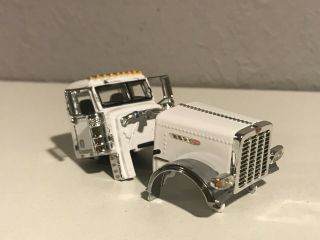 Dcp 1/64 Peterbilt White 389 Pride And Class Day Cab Set & Grill