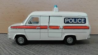 VINTAGE 1970 ' s DINKY POLICE FORD TRANSIT WITH POLICE OFFICER,  CONES & SIGNS 2