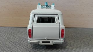 VINTAGE 1970 ' s DINKY POLICE FORD TRANSIT WITH POLICE OFFICER,  CONES & SIGNS 5