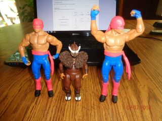 Wwe Action Figures Los Matadores (primo And Epico) And The Bull