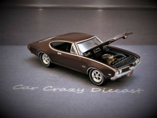 69 1969 Olds Oldsmobile Cutlass 442 V8 Muscle Car 1/64 Collectible Diorama Model