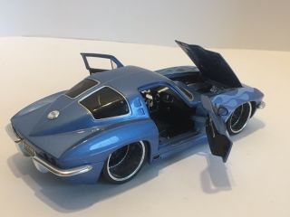 Jada Toys 1963 Chevy Corvette Sting Ray Coupe 90345 1/24 Scale Model Car