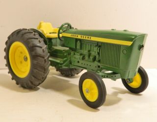 John Deere Utility Tractor – By Ertl - 1:16 Scale - Tractor