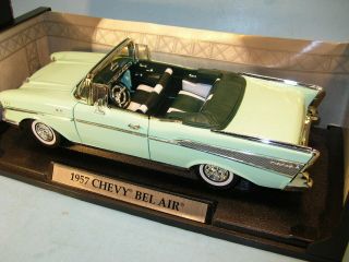 Motor Max 1:18 Scale Die - Cast 1957 Chevy Bel Air Convertible.  Green