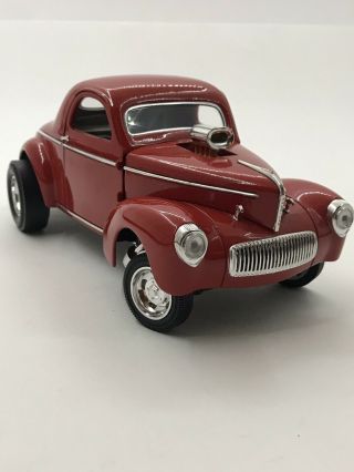 Road Signature " 1941 Willys " - 1:18 Scale Diecast Metal Model Car (hot Rod Red)