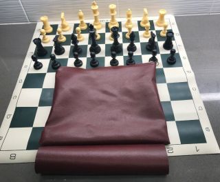 Vtg " Us Chess " Full - Sized Travel Chess Set W/ Roll - Up Rolling Board - C3