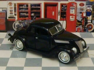 Classic Motoring 1937 - 1940 Ford V - 8 Coupe 1/64 Scale Limited Edition V