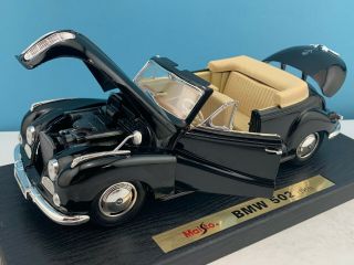 1:18 Maisto Special Edition 1955 BMW 502 Convertible in Black 31817 READ 7