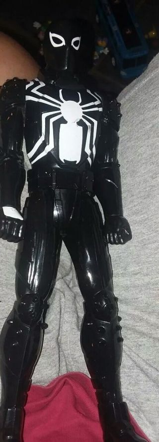 Ultimate Spider Man Black Suit Titan 11 " 30cm Hasbro