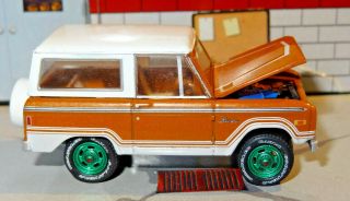1977 Ford Bronco Ranger Green Machine 1:64 Diorama Diecast Collectible Model S