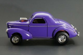 Road Signature " 1941 Willys " - 1:18 Scale Diecast (purple)