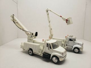 1/32 Scale Peterbilt 335 Bucket Truck & Drill truck Diecast Model - Ray 2