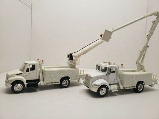 1/32 Scale Peterbilt 335 Bucket Truck & Drill truck Diecast Model - Ray 3