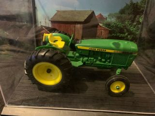 Die - Cast Vintage Ertl John Deere 1/16 tractor with case,  Two backgrounds RARE 6