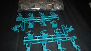 ✔private For Imawesome (16) Dragon Strike Blue Tsr Figures On Sprues