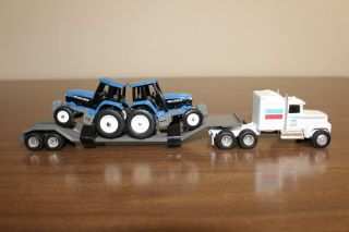 1/64 Ford Ltl - 9000 With Sleeper And Lowboy Trailer With 2 Nh 8870 Tractors