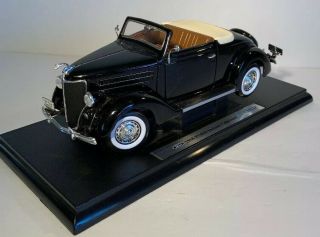 Welly Ford 1936 Deluxe Cabriolet 1:18 Scale Die Cast
