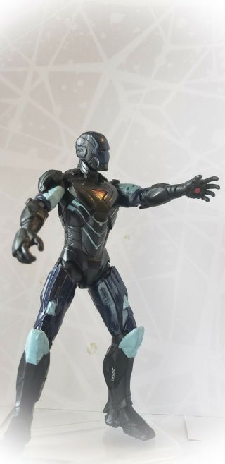 Marvel Universe Iron Man 3.  75 " Scale Figure Ir01
