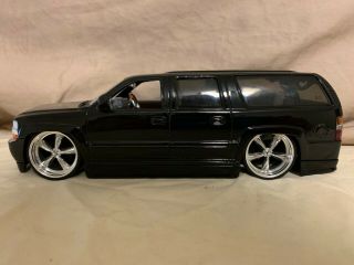 Jada Toys Dub City 1:24 Scale Chevrolet Suburban 50650 - 9 Black