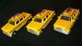 Vintage Fleet Of 3 Checkered Cabs Die Cast Pull Back Action Metal Taxi Nyc