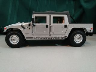 Maisto Hummer H1 Soft Top Special Ed.  Die Cast Model Toy Car Collectible 1:18