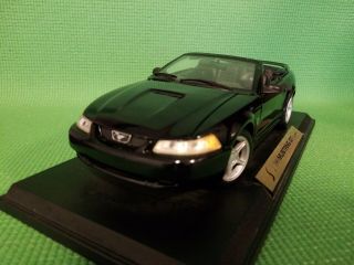 1/18th Scale Diecast Maisto Black 1999 Ford Mustang Gt Convertible Se