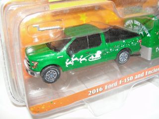 GREENLIGHT HITCH AND TOW ToysRUs CHRISTMAS 2016 Ford F - 150 Santa Delivery 2