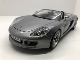 1/18 Maisto Porsche Carrera GT PremIere Special Edition Silver 4