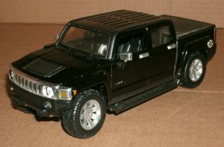 1/26 Scale Hummer H3t Crew Cab Pickup Truck Diecast Model - Maisto 34286 Black