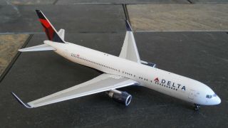 Delta 767 - 300erw By Gemini Jets 1:400 Red - Widget Livery