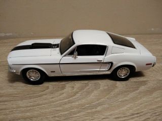 Maisto 1968 Ford Mustang Gt Cobra Jet Diecast Car Special Edition White 1:18