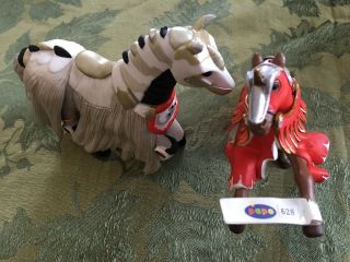 Papo Medieval Armor 2 Horses Knights Rearing Red Unicorn & White Cloak Horse