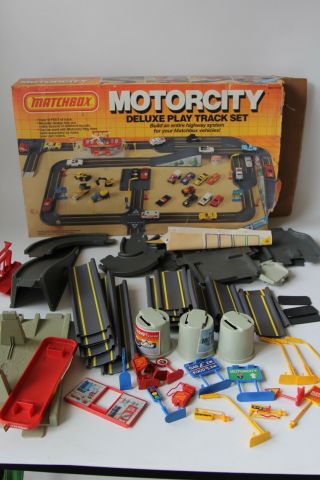 Vintage Matchbox Motorcity Deluxe Play Track Set Year 1987 Incomplete