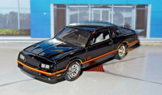 1987 Chevy Monte Carlo Ss V - 8 Sport Coupe 1/64 Diorama Diecast Collectible W10