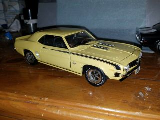 Ertl 1/18 Scale American Muscle 1969 Yellow Camaro Ss 396 Diecast