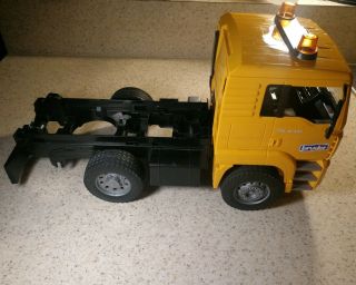 Bruder Man TGA 41.  440 Construction Yellow Toy Truck Tow 2