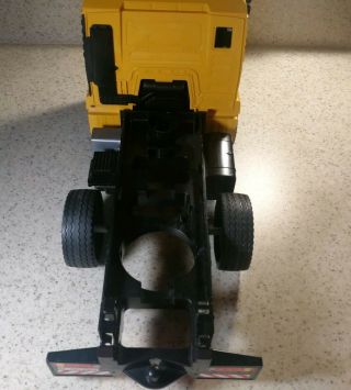 Bruder Man TGA 41.  440 Construction Yellow Toy Truck Tow 3