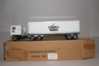 Ertl Diecast Kenworth Country Skillet Tractor Trailer Semi Truck,  Boxed