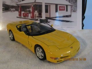 Burago 1997 Chevy Corvette C5 Convertible Silver 1/18 Scale Die Cast Car