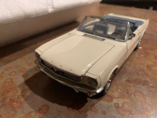 Danbury 1966 Ford Mustang Convertible 1:24 Scale 2