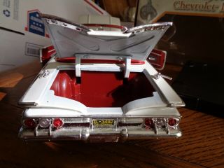 MOTOR MAX 1:18 SCALE 1960 CHEVY IMPALA CONVERTIBLE DIE - CAST WHITE & RED 4