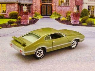 Muscle Car 1971 Oldsmobile Cutlass 442 V - 8 1/64 Scale Limited Edition E