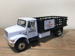 First Gear Dcp International 4900 Springfield,  Ohio Plant Stake Bed Truck 1/54