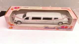 Superior 1:24 White Lincoln Town Car Limousine Limo Die Cast Model
