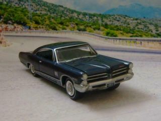 Luxury Muscle Coupe 1965 Pontiac Catalina 421 V - 8 2,  2 1/64 Scale Limited Edit A
