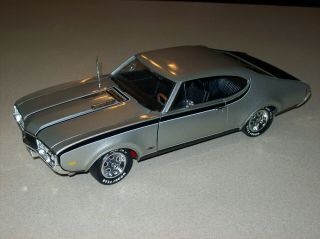 Ertl Collectibles American Muscle 1/18 Scale 1968 Hurst Olds Cutlass Silver