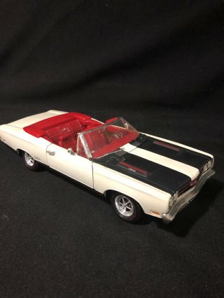1969 Plymouth Gtx White Ertl American Muscle 1:18 Scale Die Cast Car