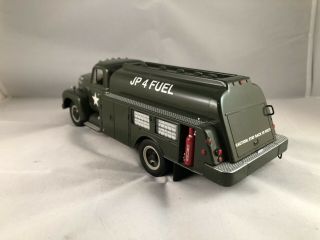 First Gear 1957 International R - 190 with Fuel Tanker Signal gas 1:34 2
