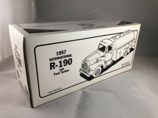 First Gear 1957 International R - 190 with Fuel Tanker Signal gas 1:34 5