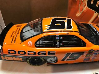 2004 Dodge Dealer HEMI 19 (Jeremy Mayfield) Intrepid 1:24 Scale Stock Car 3